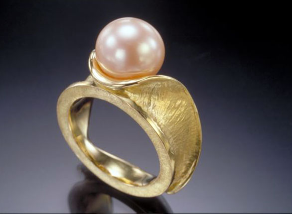 Pearl on a Wave Ring