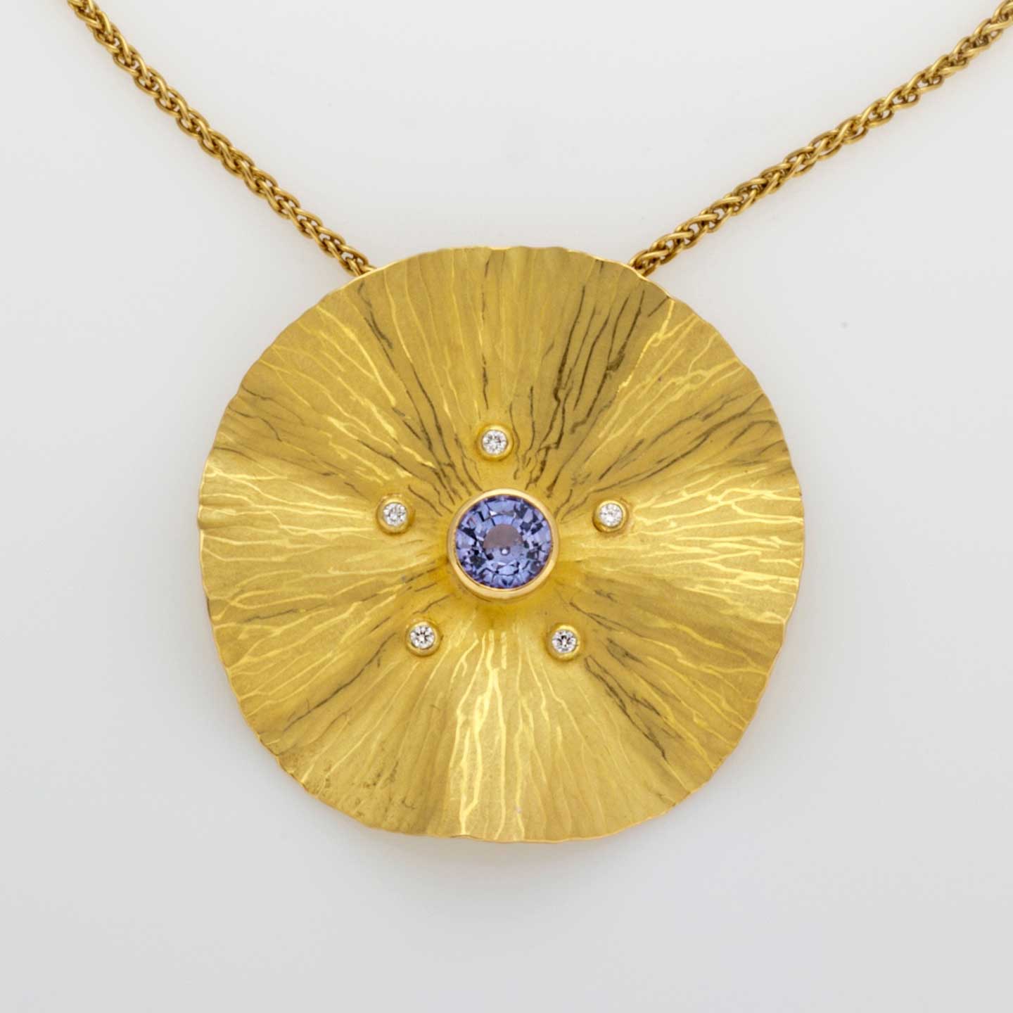 sapphire gold necklace radiant